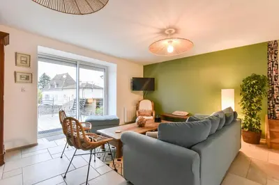 Coin salon dans l'établissement L'Aligoté - T3 95m2, terrasse 40m2 & parking privé