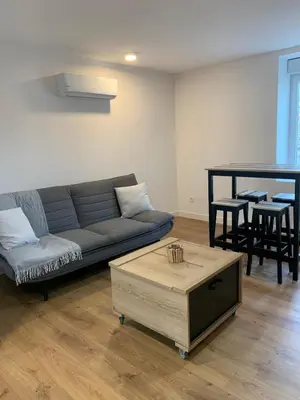 Coin salon dans l'établissement Appartement F2 de 55 m2