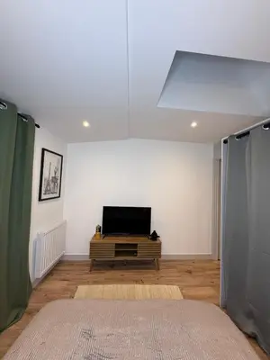 Télévision ou salle de divertissement dans l'établissement Pause détente au centre de Mâcon