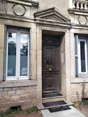 Façade ou entrée de l'établissement La Volière Dijon Transvaal