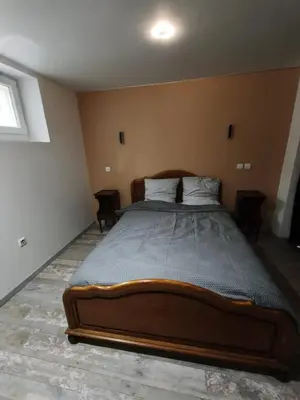 Un ou plusieurs lits dans un hébergement de l'établissement Appartement charmant à Charnay-lès-Mâcon avec jardin