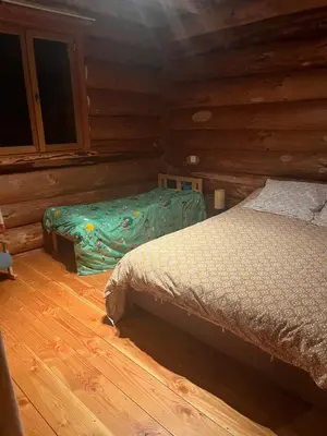 Un ou plusieurs lits dans un hébergement de l'établissement Chalet canadien en Morvan
