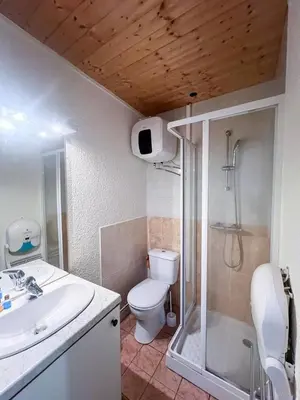 Salle de bains dans l'établissement le primo - Château - Ville