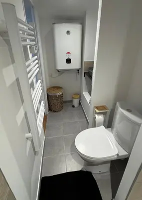 Salle de bains dans l'établissement L'Épure - Studio neuf & lumineux dans Mâcon centre