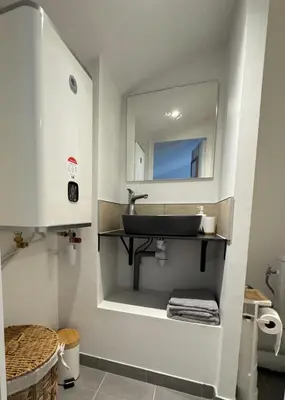 Cuisine ou kitchenette dans l'établissement L'Épure - Studio neuf & lumineux dans Mâcon centre