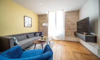 Télévision ou salle de divertissement dans l'établissement Place Carnot