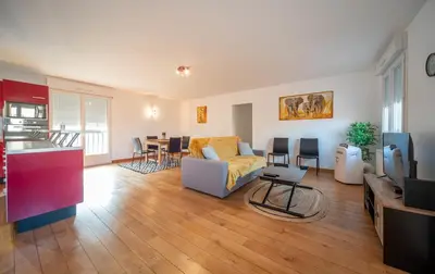 Coin salon dans l'établissement Spacieux logement près de Chalon