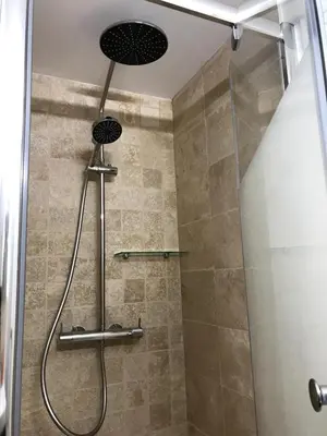 Salle de bains dans l'établissement Le Duplex Verrerie - Quartier des Antiquaires