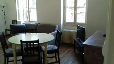 Coin salon dans l'établissement Dijon centre ville
