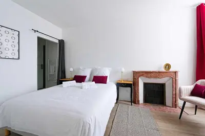 Un ou plusieurs lits dans un hébergement de l'établissement Villa Napoléon - Appart'hôtels au coeur d'Autun - Contact Hôtels