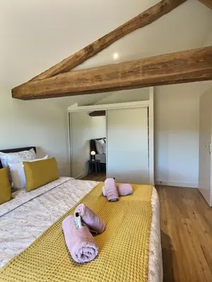 Un ou plusieurs lits dans un hébergement de l'établissement Le grenier du moulin by Miss K conciergerie