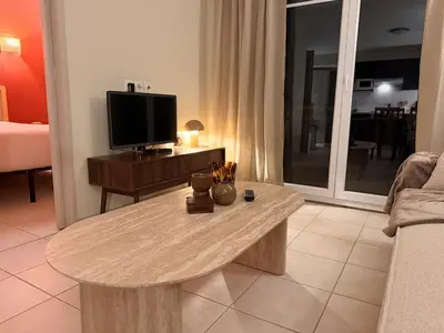 Télévision ou salle de divertissement dans l'établissement Le Clos de Beaune