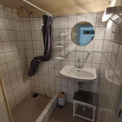 Salle de bains dans l'établissement Le Toit du Lac - Tennis, Piscine et Vue sur le Lac