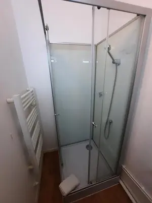Salle de bains dans l'établissement La Cité - Apt 2 Personnes, Proche de la Gare
