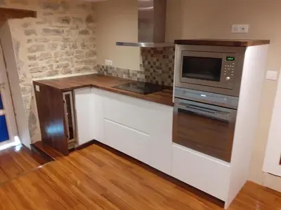 Cuisine ou kitchenette dans l'établissement La Grange, superb 4 bedroom barn conversion in Bourgogne
