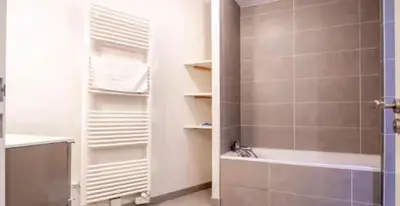 Salle de bains dans l'établissement Paradis au bord de saone