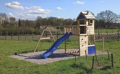 Aire de jeux pour enfants de l'établissement Gîte les Charmilles
