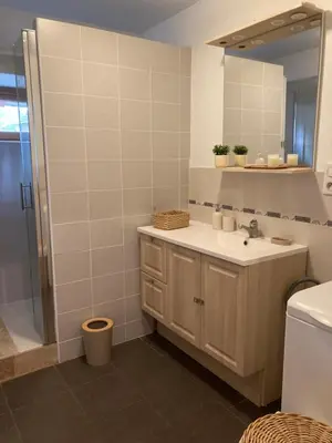 Salle de bains dans l'établissement Maison à la campagne