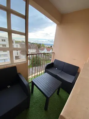 Balcon ou terrasse dans l'établissement Large 3 bedroom cozy apartment