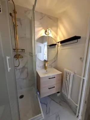 Salle de bains dans l'établissement Grand 3 Bedroom Apartment Dijon
