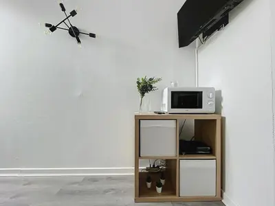Télévision ou salle de divertissement dans l'établissement Le Petit Jules