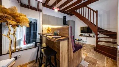 Cuisine ou kitchenette dans l'établissement La rêverie des ducs Suite au cœur de Dijon