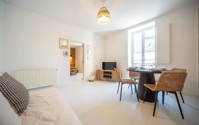 Télévision ou salle de divertissement dans l'établissement La Casa Bianca