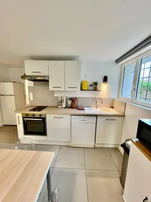 Cuisine ou kitchenette dans l'établissement Évasion Élégante au Beau Site