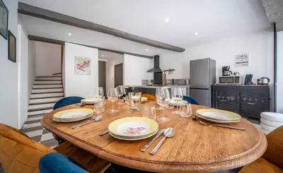 Cuisine ou kitchenette dans l'établissement Les Trésors de Givry