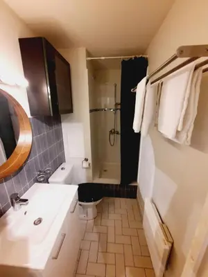 Salle de bains dans l'établissement Le Garibaldi - Apt 2 prs, Quartier République