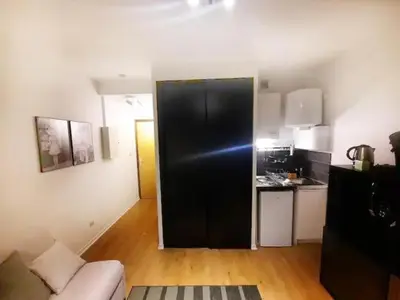 Cuisine ou kitchenette dans l'établissement Le Garibaldi - Apt 2 prs, Quartier République