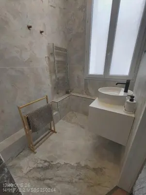 Salle de bains dans l'établissement Le Royal Dijonnais - Centre Ville