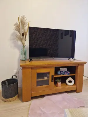Télévision ou salle de divertissement dans l'établissement L'Instant Bourguignon
