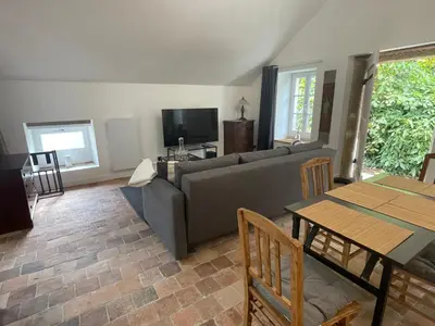Télévision ou salle de divertissement dans l'établissement Gîte des Templiers