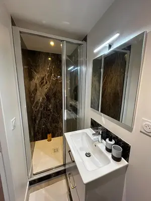 Salle de bains dans l'établissement Studio centre village