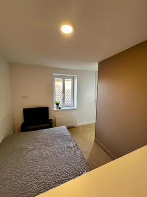 Un ou plusieurs lits dans un hébergement de l'établissement Studio centre village