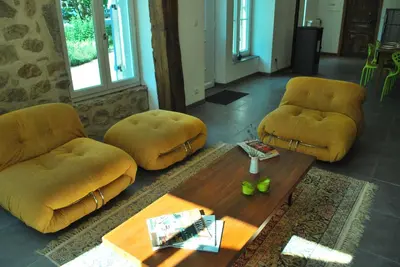 Coin salon dans l'établissement Maison Le Feu Follet