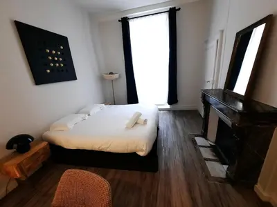 Un ou plusieurs lits dans un hébergement de l'établissement L'Auguste, Appartement Lumineux & Central