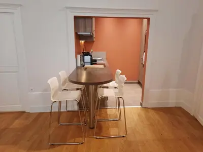 Cuisine ou kitchenette dans l'établissement L'Auguste, Appartement Lumineux & Central