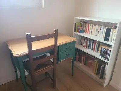 Bibliothèque dans l'appartement