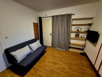 Un ou plusieurs lits dans un hébergement de l'établissement Cozy & quiet studio, comfortable, free parking