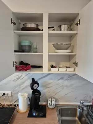 Cuisine ou kitchenette dans l'établissement Cozy & quiet studio, comfortable, free parking