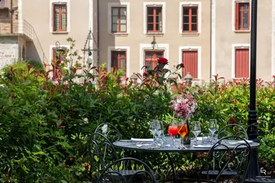 Jardin de l'établissement Château de Couches dit de Marguerite de Bourgogne