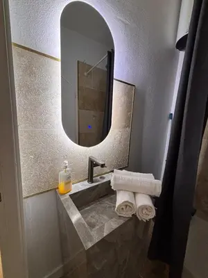 Salle de bains dans l'établissement Le Balcon Dijonnais - Cours Cambronne