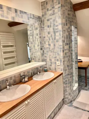 Salle de bains dans l'établissement Grand duplex au coeur du centre ville - très calme