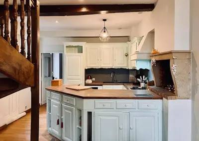 Cuisine ou kitchenette dans l'établissement Grand duplex au coeur du centre ville - très calme