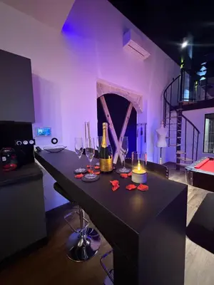 Télévision ou salle de divertissement dans l'établissement Évasion secrète, Love room & SPA