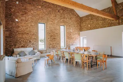 Coin salon dans l'établissement Maison et Appartement jusqu'à 24 personnes