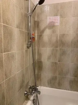 Salle de bains dans l'établissement Maison familiale