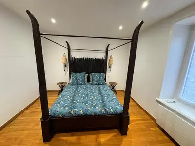 Un ou plusieurs lits dans un hébergement de l'établissement Les Platanes Appartement Le Tropical